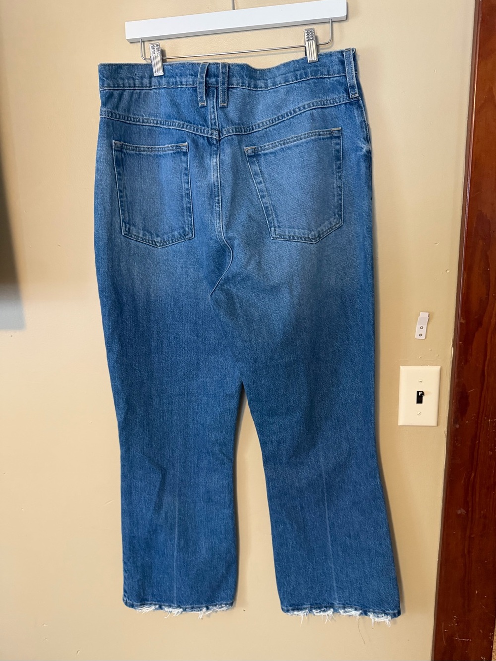 Frame Denim High-Rise Wide-Leg Jeans in Medium Blue - Picture 3 of 9